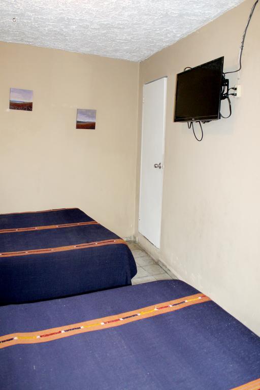 Ximenas Guest House Сан-Сальвадор Экстерьер фото