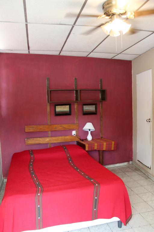 Ximenas Guest House Сан-Сальвадор Экстерьер фото