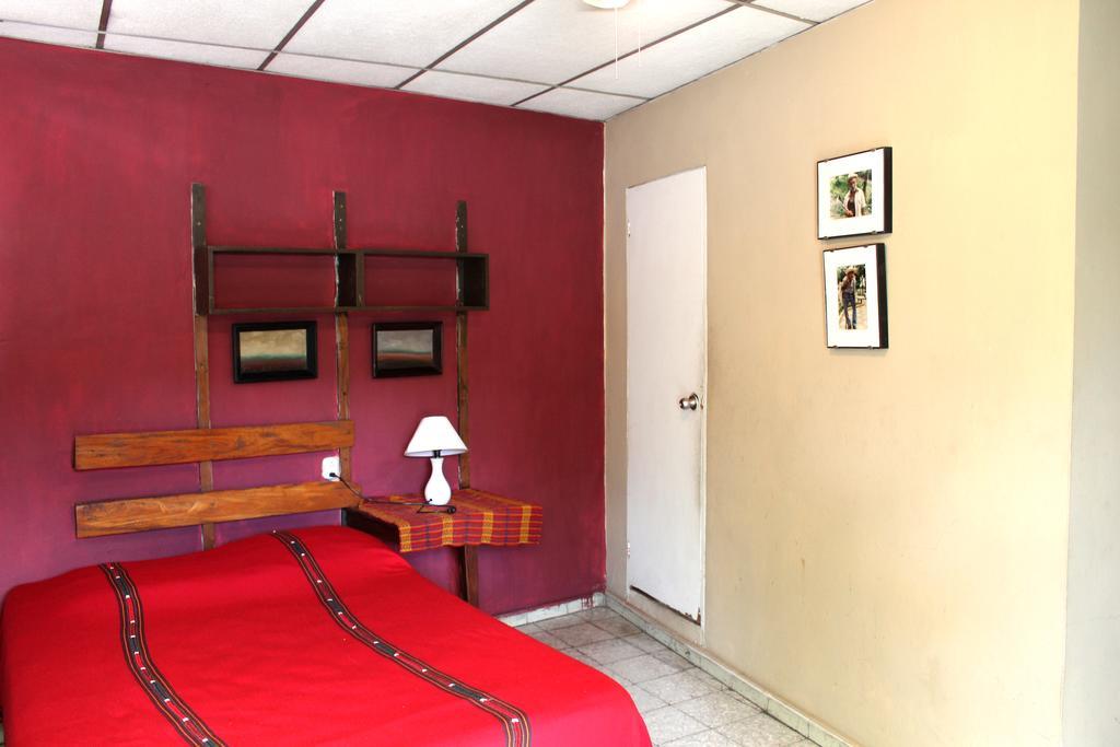 Ximenas Guest House Сан-Сальвадор Экстерьер фото